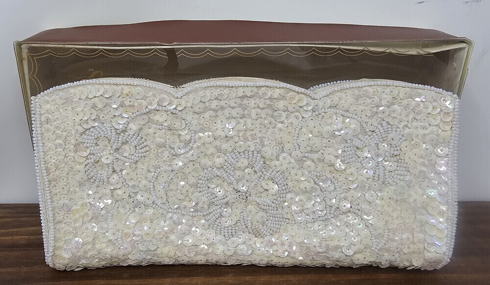 Beautiful Vtg La Regale White Ivory Beaded Sequin Clutch Evening Party Wedding
